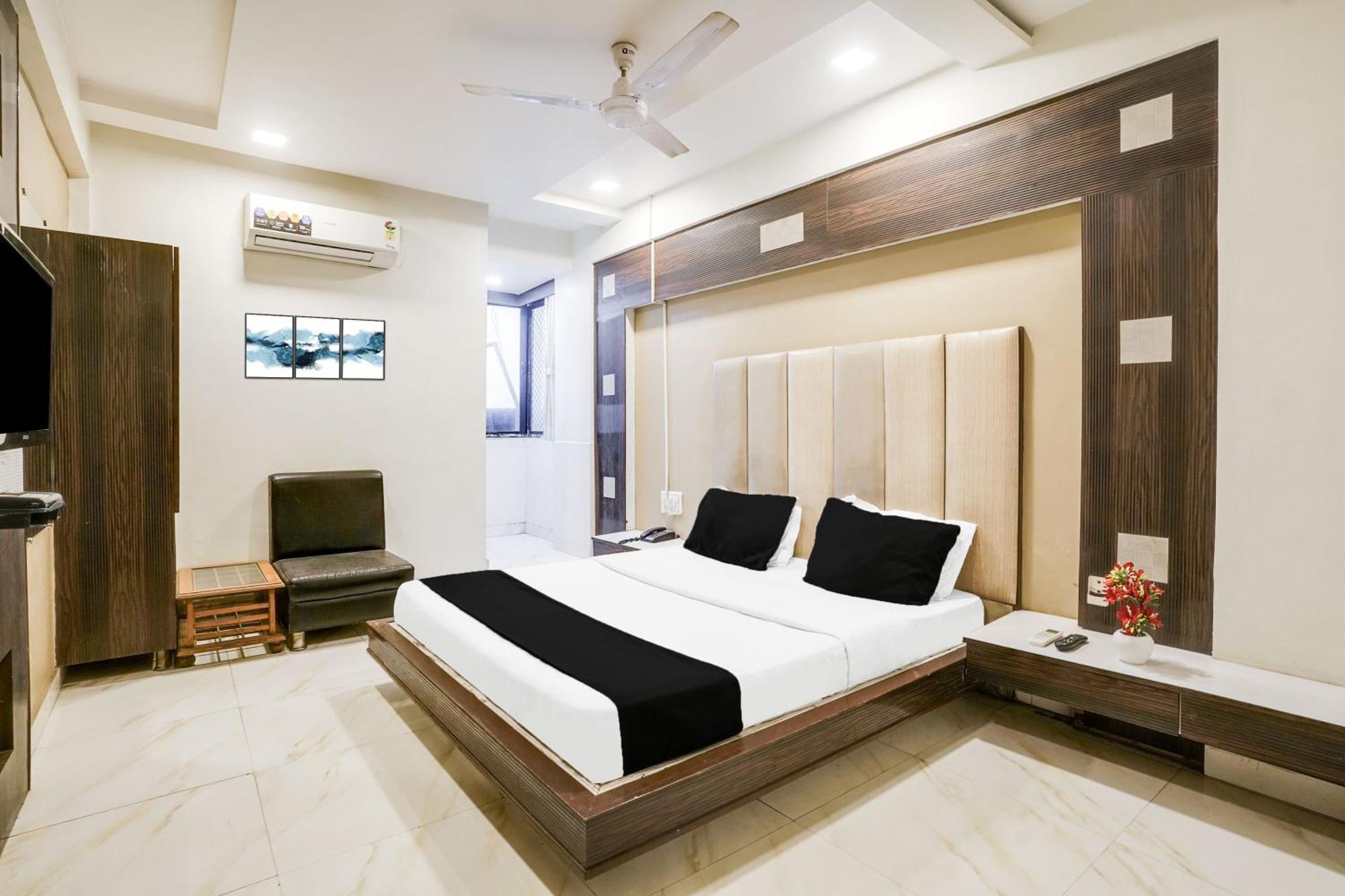 Hotel O Vanya Palace Ahmedabad Exterior foto