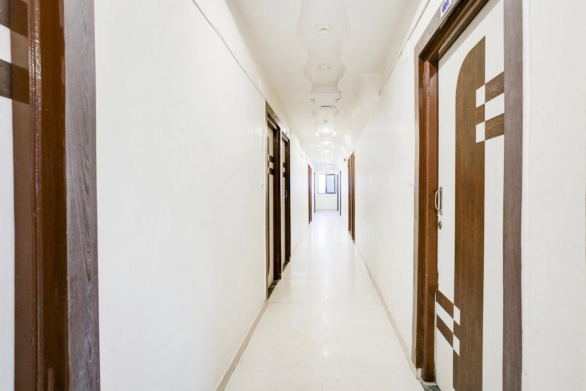 Hotel O Vanya Palace Ahmedabad Exterior foto