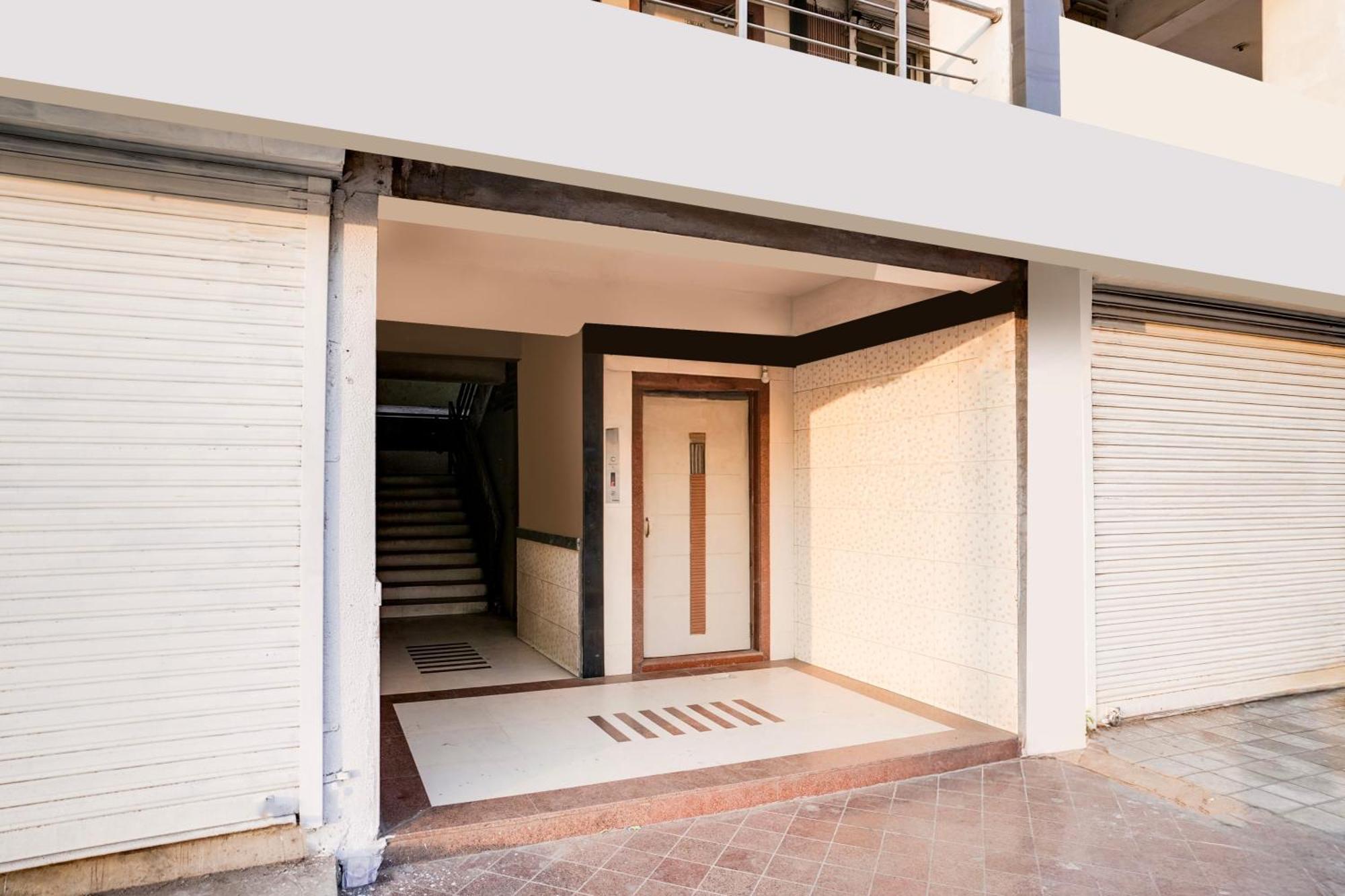 Hotel O Vanya Palace Ahmedabad Exterior foto